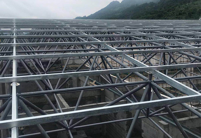 昌都仁怀冠英学校艺体楼网架