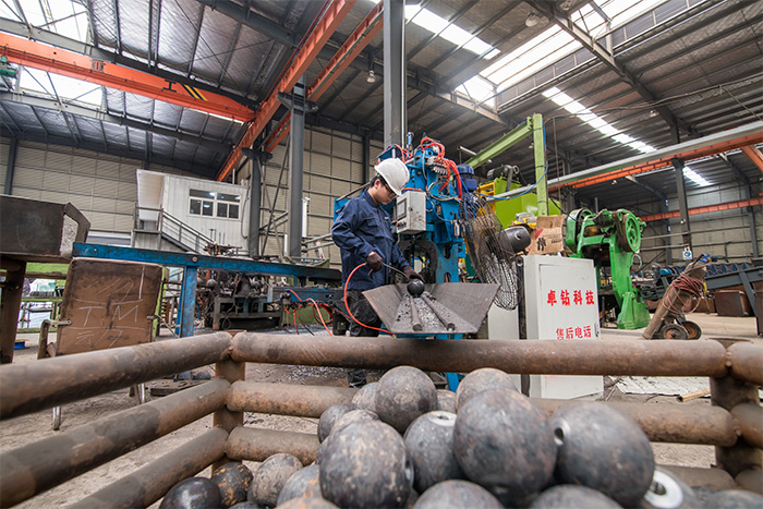 昌都网架配件-螺栓球加工车间